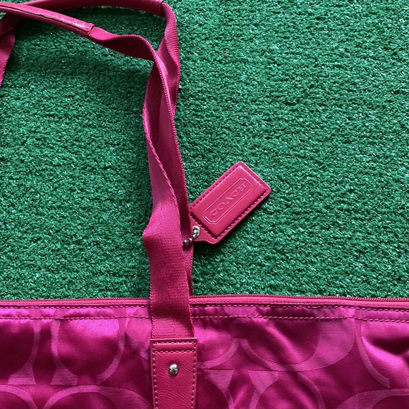 Authentic Coach Large Pink Duffle Bag | Travel Bag | Coach| - Picture 7 of 13